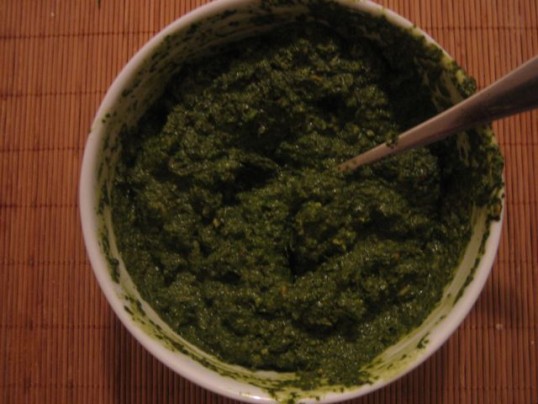 bowl-of-pesto-sauce